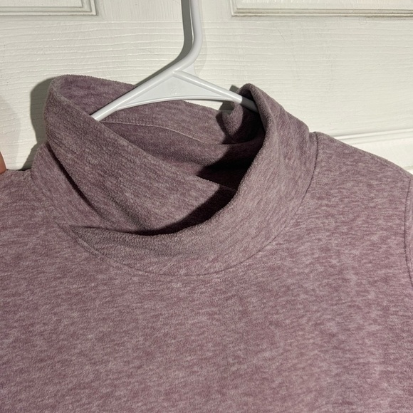 Duluth Trading Company Fleece Pullover. Heather purple. Front pouch, thumb holes - Picture 3 of 10